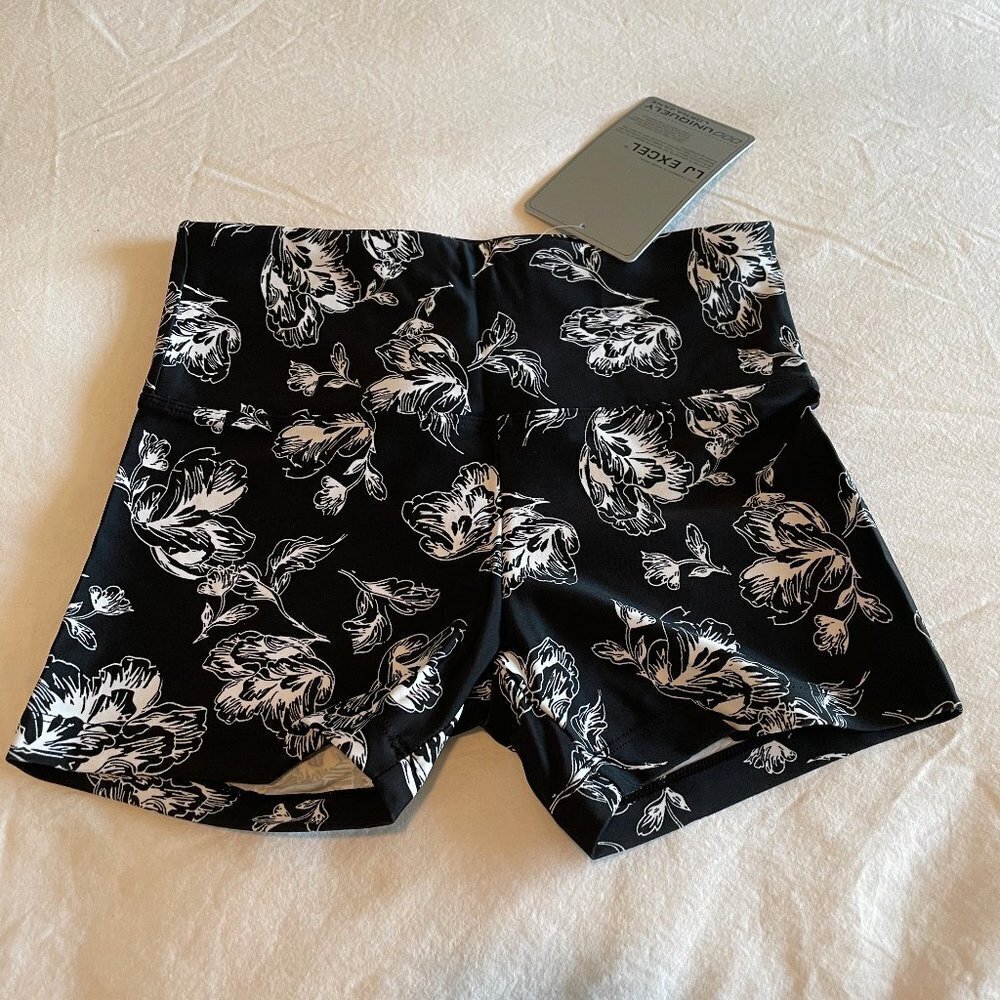 Lorna Jane Shorts - Picture 2 of 4
